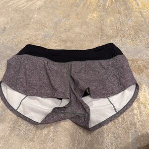 Lululemon grey speed up shorts size 6 in EUC 2.5 inseam